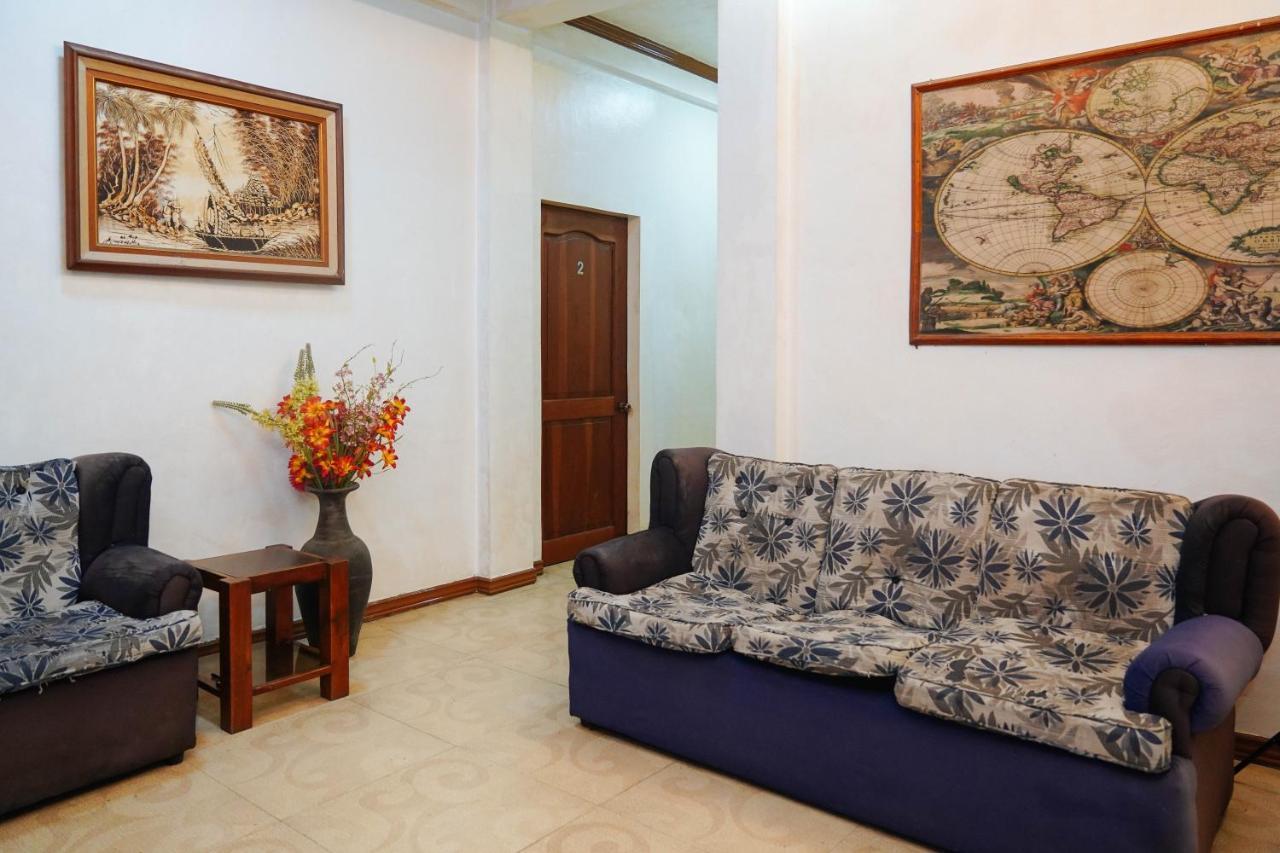 C Star Travellers Inn Ослоб Екстер'єр фото