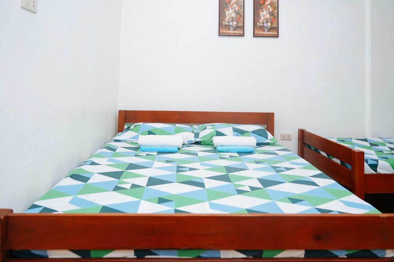 C Star Travellers Inn Ослоб Екстер'єр фото