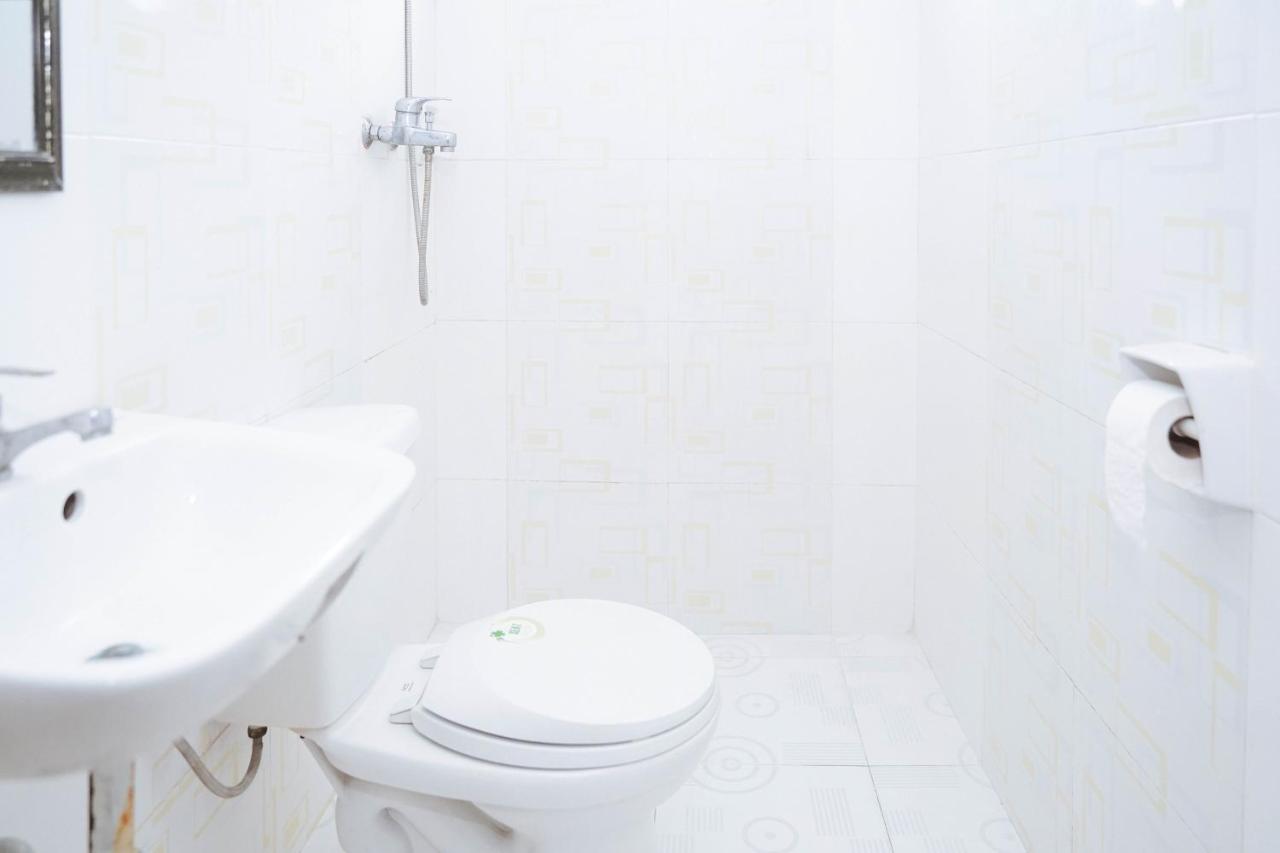 C Star Travellers Inn Ослоб Номер фото