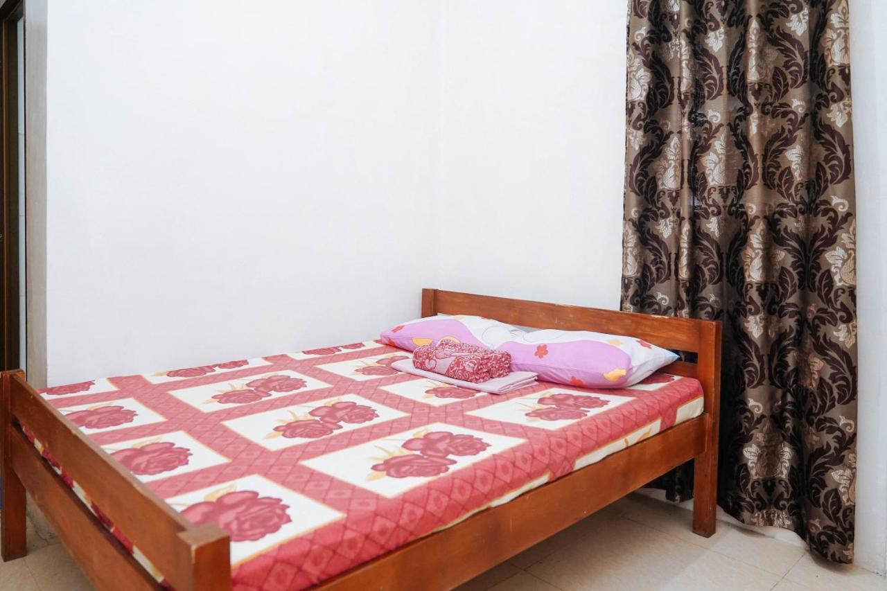 C Star Travellers Inn Ослоб Екстер'єр фото